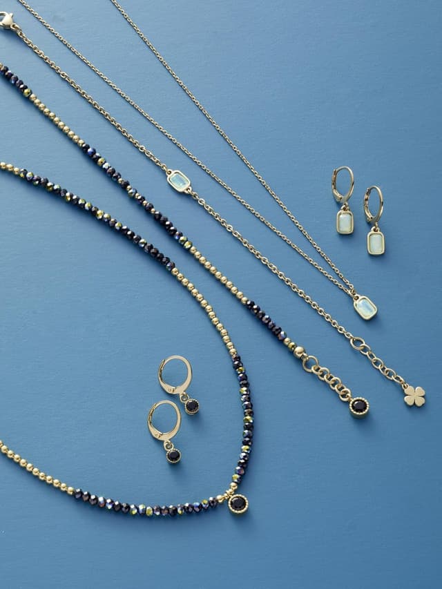 Detalle de JEWELS BY LEONARDO Armband „Ciao Lola“ – Armkette aus goldfarbenem Edelstahl mit schwarzen Facettenglaskristallen