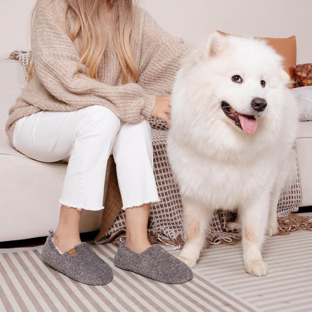 Detalle de EverFoams Chaussons femme chauds en mousse à mémoire et suède/“fausse laine” synthétique, antidérapants