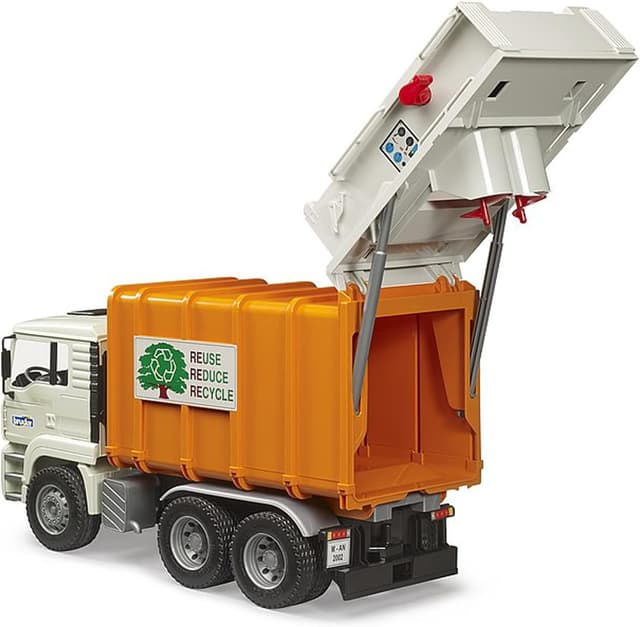 Detalle 2 de Bruder MAN TGA Rear Loader Trash Truck (1:16 scale) with Functional Bin Lift, Rear Compactor & Tilting Cab