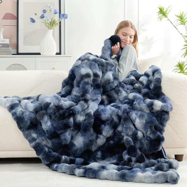 Detalle de Cozy Bliss Faux Fur Throw Blanket 50x60