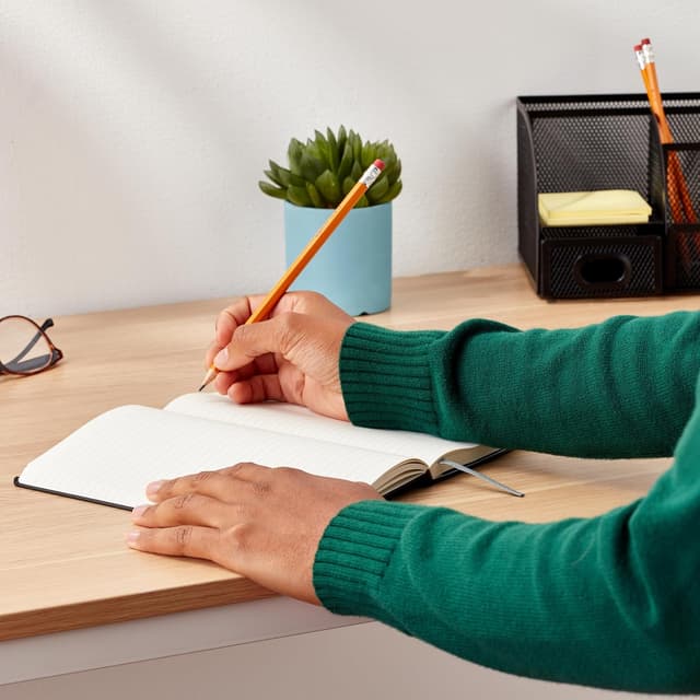 Detalle 2 de Amazon Basics Classic Notebook A5 plain, black 📒