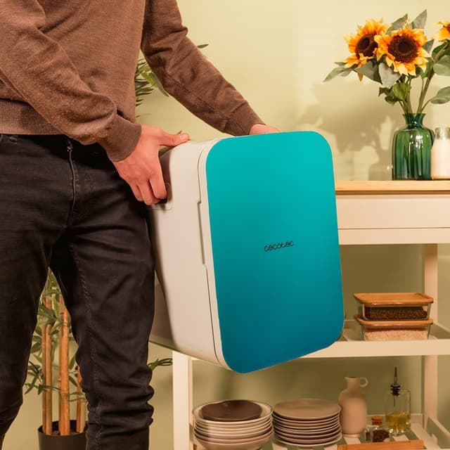 Detalle 2 de Cecotec Frigorifero Piccolo Bolero MiniCooling 10L Bahamas Rosa (12/220V) con freddo e caldo