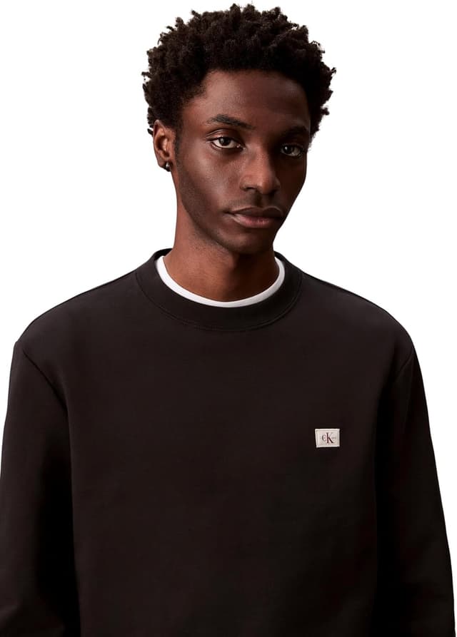 Detalle de Calvin Klein Men’s Round Neck Terry Badge Sweatshirt