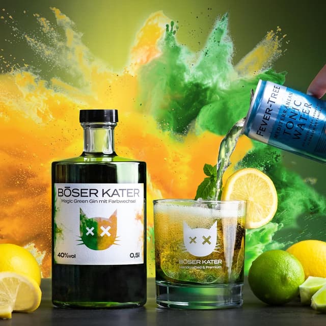 Detalle de BÖSER KATER Magic Green Gin Geschenkset (0,5 l, 40%) mit 2 Gläsern – Farbwechsel von Grün zu Gelb-Orange