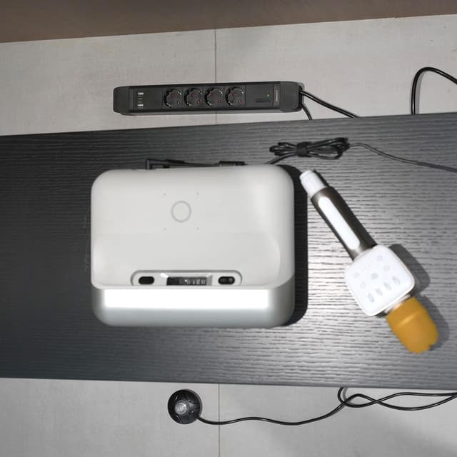 Detalle 2 de UCOMEN Steckdosenleiste mit Fußschalter – 4-fach + USB A/C (20 W), 1,5-m-Kabel, 16A/3680 W