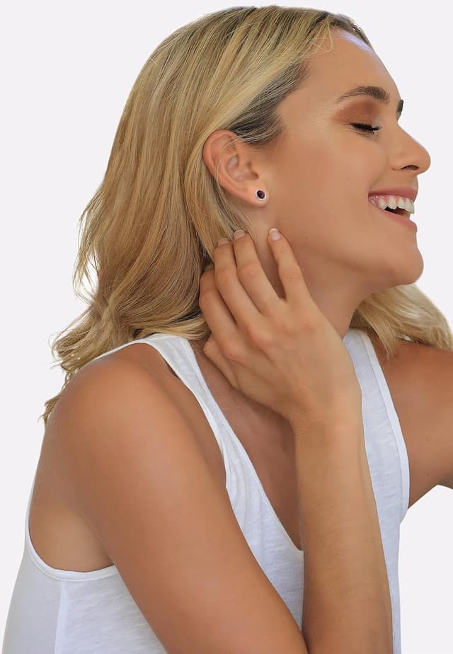 Detalle de Nenalina Ohrstecker aus 925 Silber mit rundem Granat (Januar) – Steckerohrringe für Damen & Mädchen