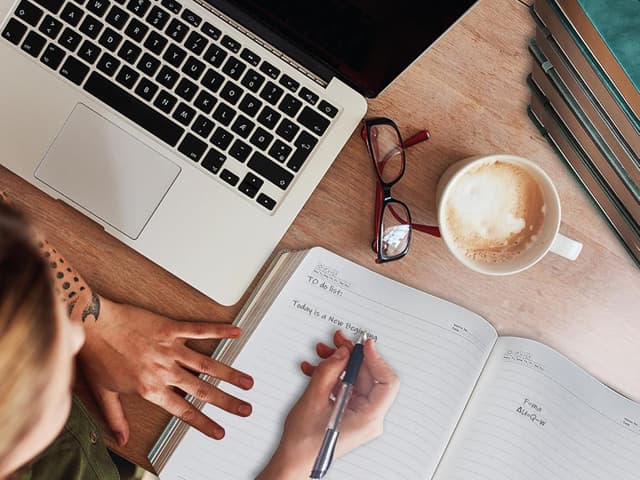 Detalle de ZXHQ B5 lined journal 360 pages with pen