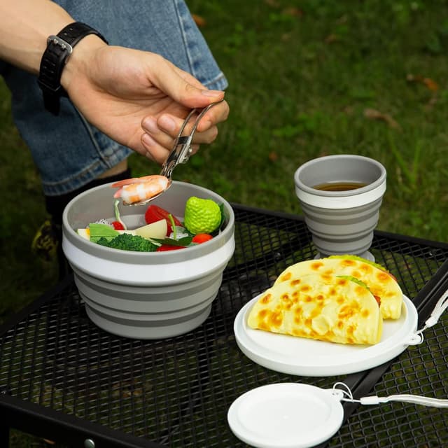 Detalle de Odoland set stoviglie da campeggio per 1 persona con ciotola pieghevole in silicone, tazza con coperchio e cucchiaio in acciaio