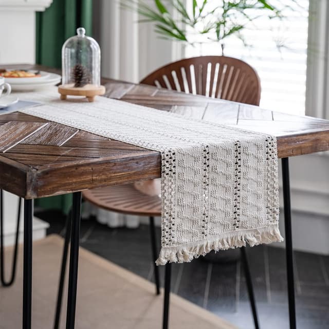 Detalle de Alynsehom Macrame Table Runner in Cream Beige (12 x 108 in) with Tassels