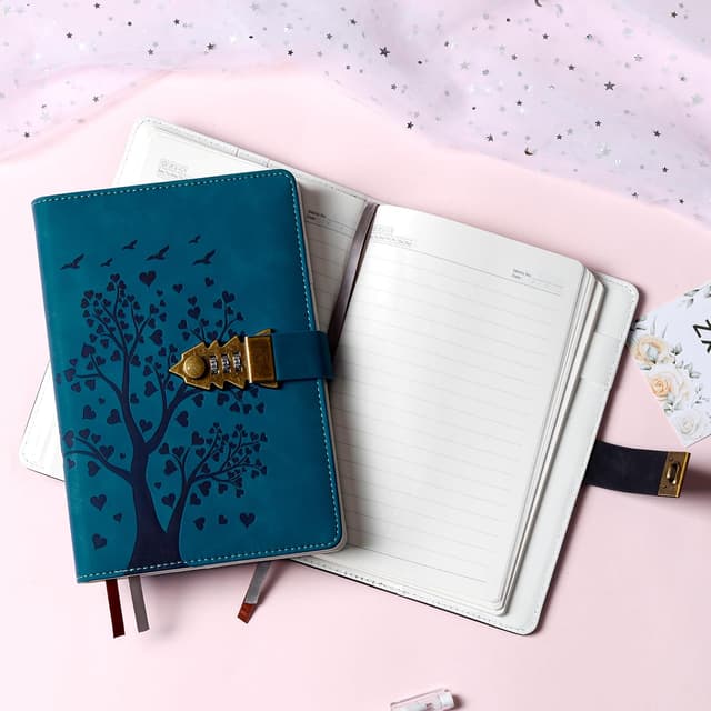 Detalle 2 de Herzförmiges Baum Tagebuch mit Schloss