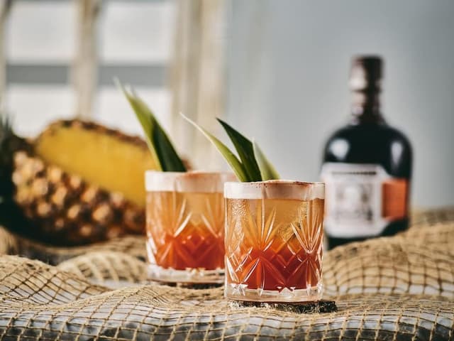 Detalle de Diplomático Mantuano Ron Añejo Premium 70cl 🥃