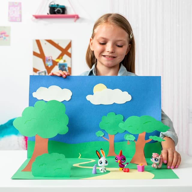 Detalle 2 de BANDAI Littlest Pet Shop Set 3 Mascotas con Accesorios 🐾