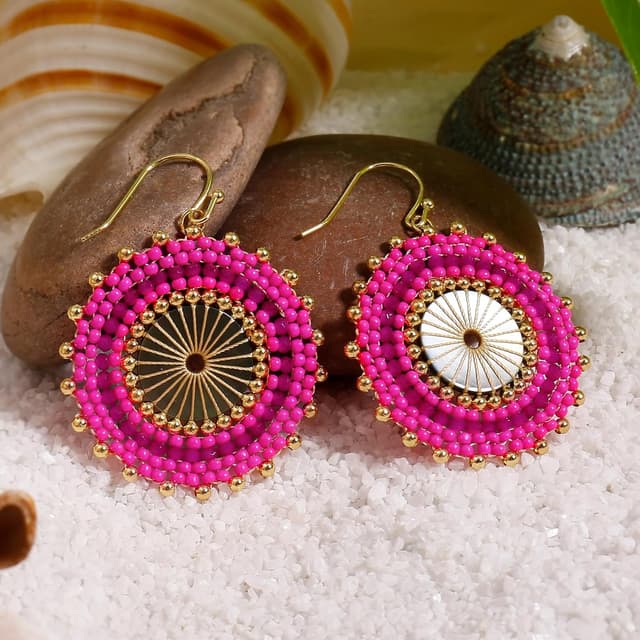 Detalle de Bunte Perlenohrringe für Frauen: handgewebte Böhmischen Perlen- Creolen mit baumelndem Design