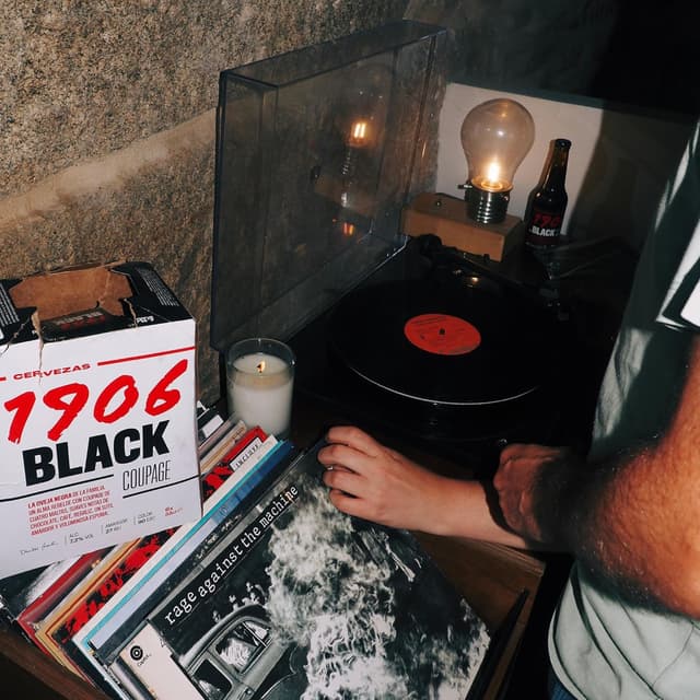 Thumbnail 3 de 1906 Black Coupage Cerveza Premium Extra 🍺 Pack 24 Botellas