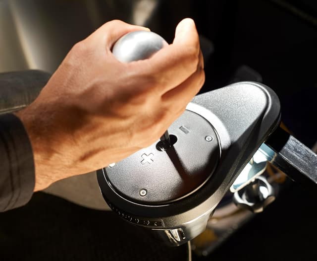 Detalle 2 de Thrustmaster TH8A Shifter Add-On – hochpräziser H.E.A.R.T. HallEffect-Gangschalter für PC, PS4, PS5 und Xbox