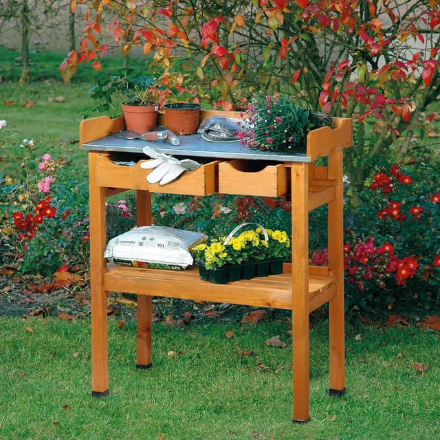 Detalle 2 de Tavolo piantare dobar 29030e in legno di pino impregnato con 3 cassetti e 2 ripiani, superficie zincata