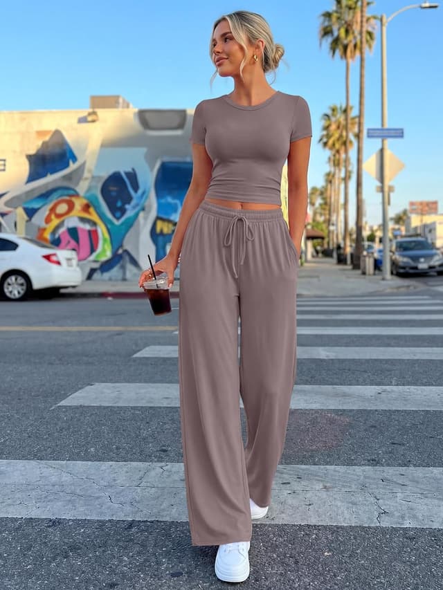 Detalle 2 de Trendy Queen 2-Piece Matching Summer Lounge Set for Women (Crop Top & Wide-Leg Pants)