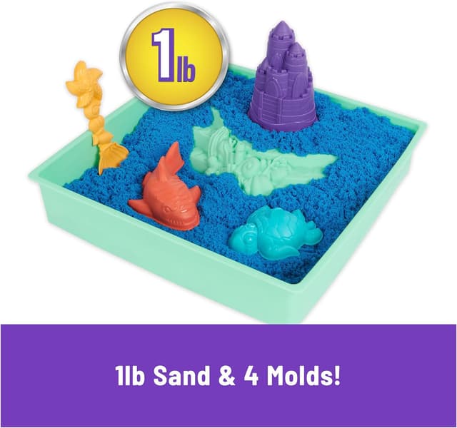 Detalle de Kinetic Sand Sandbox Set (1lb Blue Play Sand) with 4 Tools & Molds, Storage Bin — Sensory Play for Kids 3+