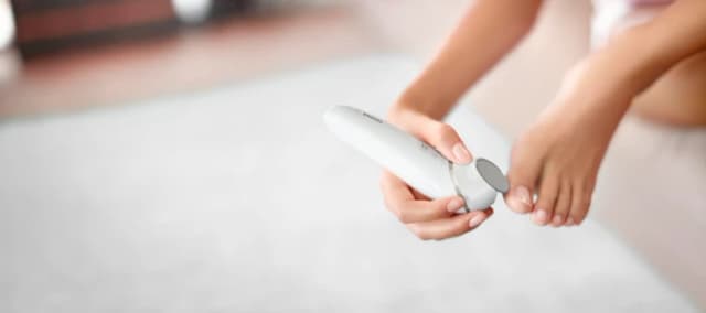 Detalle 2 de Philips Series 9000 BRE770/92 Epilierer mit Akku