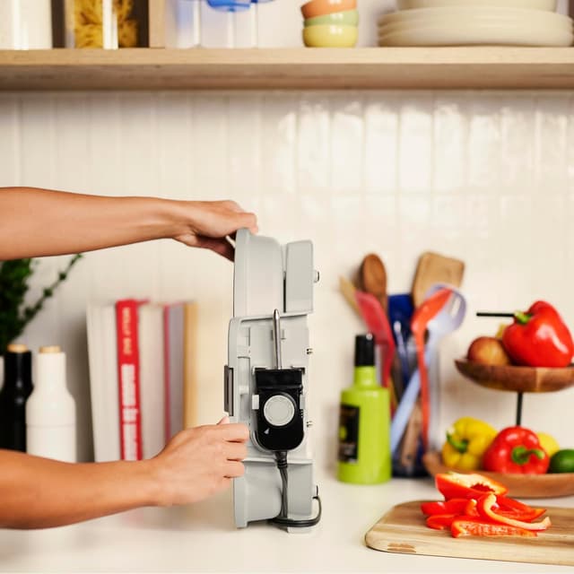 Detalle 2 de bella Make & Take XL Electric Skillet (14-inch) with EverGood Ceramic Nonstick Coating and Adjustable Temperature