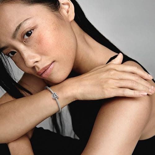 Detalle 2 de PANDORA Dije Corazones entrelazados plata