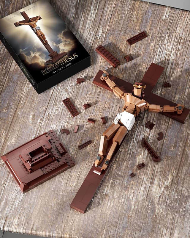 Thumbnail 3 de Jesus Crucifixion Building Blocks Set