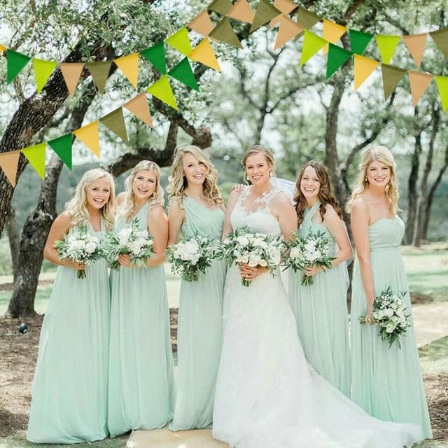 Detalle 2 de jijAcraft Sage Green Burlap Bunting (60PCS) – Pre-strung Hessian Triangular Flags, 20m Outdoor Waterproof Banner