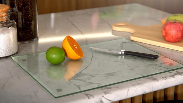 Detalle 2 de ALLboards Transparent Glass Chopping Board 40x30 cm 🍽