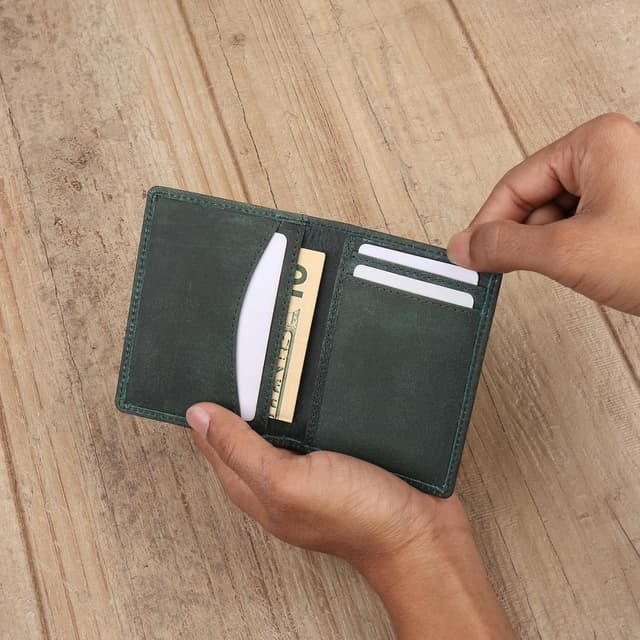 Detalle 2 de FOXHACKLE full-grain leather credit card wallet (RFID blocking) – slim bifold card holder