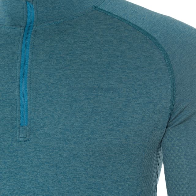 Detalle de Trangoworld Lodes: camiseta técnica interior de hombre para montaña invernal