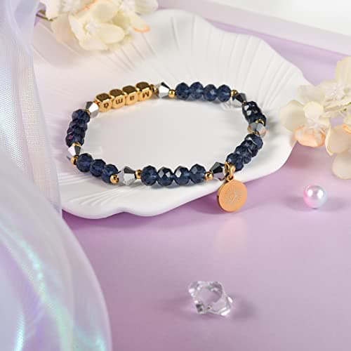 Detalle 2 de BOCHOI pulsera Mamá con cristales de 8 mm y letras “Mamá” en caja regalo