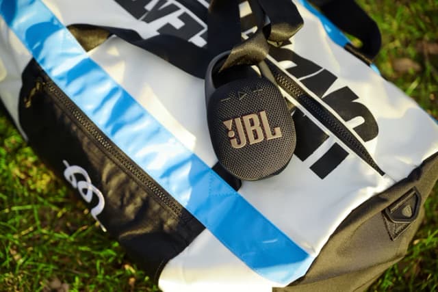 Detalle 1 de JBL Clip 5 Schwarz Doppelpack 12 Stunden
