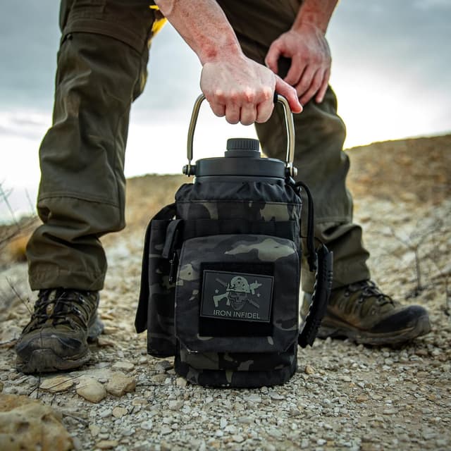 Thumbnail 6 de Iron Infidel Battle Bottle 128 oz Insulated Water Jug with Dual Handles and Rugged Sleeve (Black Camo)