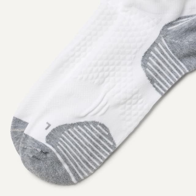 Detalle 2 de Amazon Essentials Herren sportliche Funktions-Laufsocken (3 Paar) mit Polsterung und Fußgewölbeunterstützung