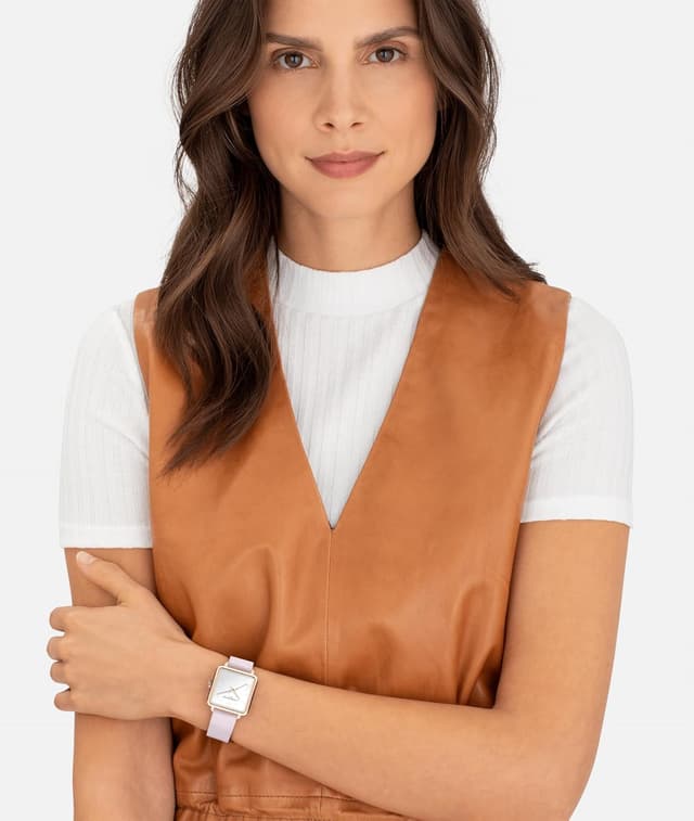 Detalle 2 de Liebeskind Berlin Damen-Armbanduhr mit eckigem Quarzwerk, 28x28 mm, 3 ATM wasserdicht & Leder-/Meshband