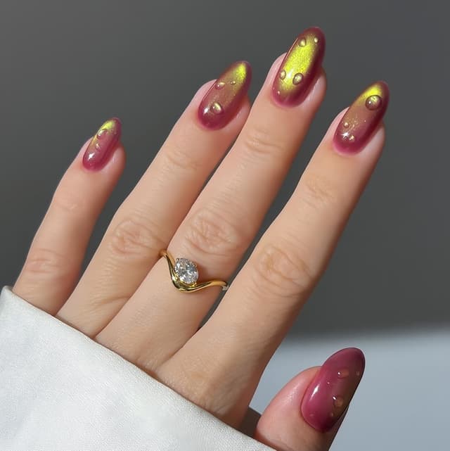 Detalle 2 de Senvenski Gelatina Vetro Cat Eye smalto semipermanente con bacchetta magnetica (oro rosa, 15 ml)