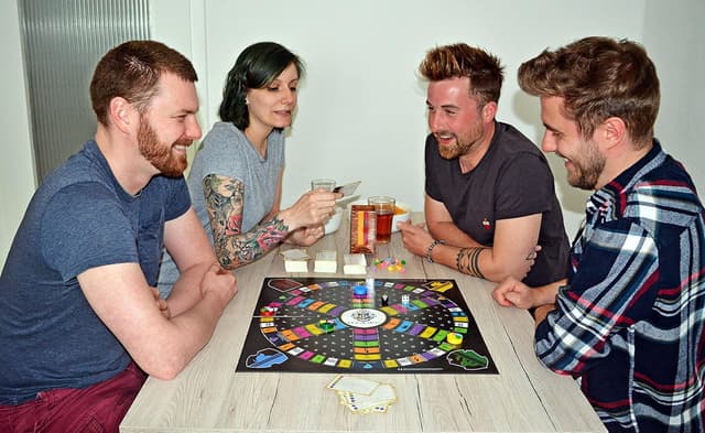 Detalle de Winning Moves Trivial Pursuit XL Quizspiel 1800 🎲