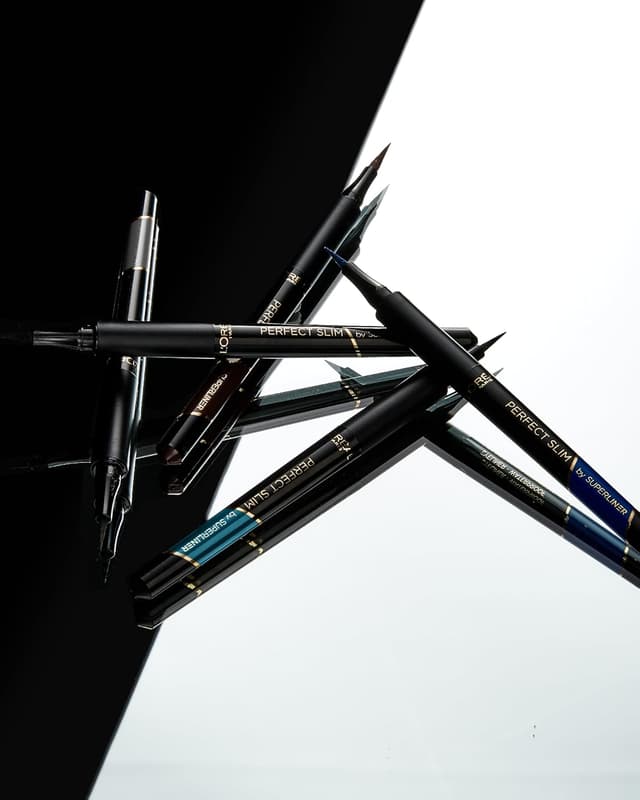 Detalle de L’Oréal Paris Superliner Perfect Slim eyeliner in penna 01 Intense Black, tratto preciso e tenuta fino a 24h