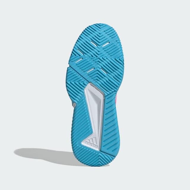 Detalle de adidas Court Flight en color blanco: zapatilla de estilo clásico para el día a día