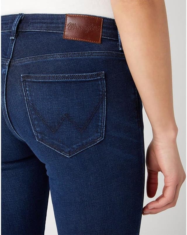 Detalle de Wrangler Women’s Misses Retro Sadie Low Rise Stretch Boot Cut Jean (W28BCY462)