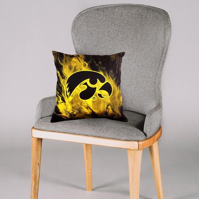 Detalle de Iowa Hawkeyes 16" 2-Sided Color Swept Decorative Pillow, Made in the USA