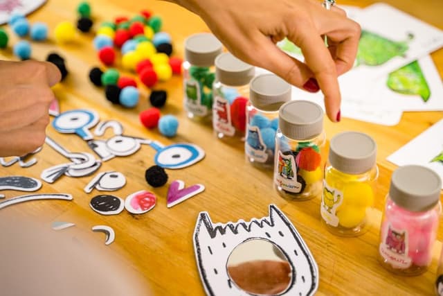 Detalle de Gioco educativo Nathan “Je découvre les émotions” (nuova versione) – cofanetto per imparare a riconoscere e gestire le emozioni