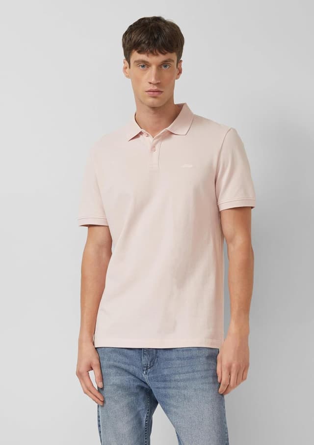 Detalle de s.Oliver Poloshirt mit kleinem Label-Print – reguläre Passform in Piqué-Baumwolle