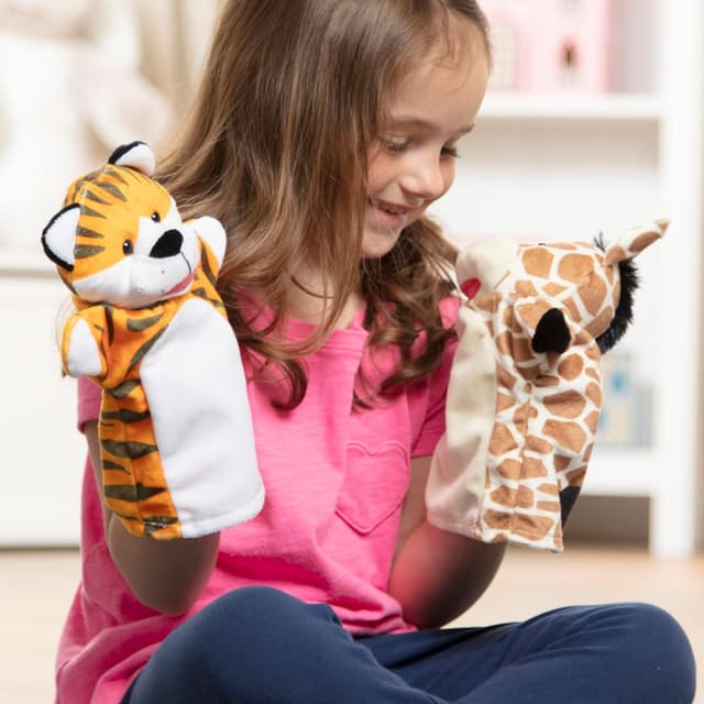 Detalle 2 de Melissa & Doug Zoo Friends Hand Puppets (Set of 4) – Elephant, Giraffe, Tiger and Monkey