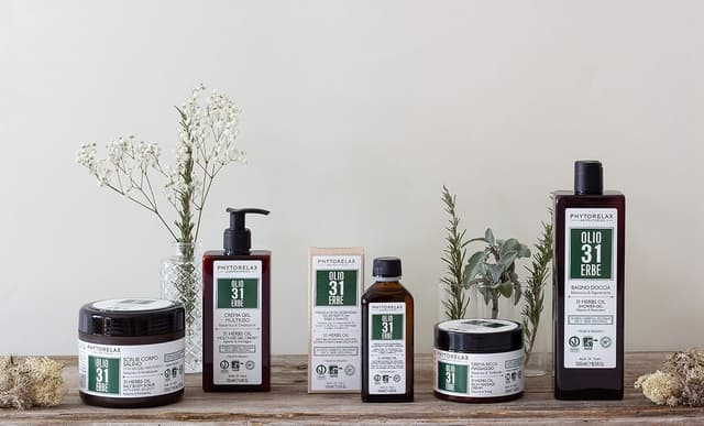 Detalle 2 de PhytorelaxLaboratories Olio 31 Erbe Vegan & Organic – Crema Ricca da Massaggio balsamica e tonificante da 250 ml