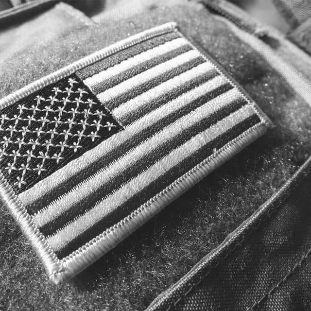 Detalle de AXEN 20-Piece Tactical Morale Embroidery Patch set with hook & loop backing