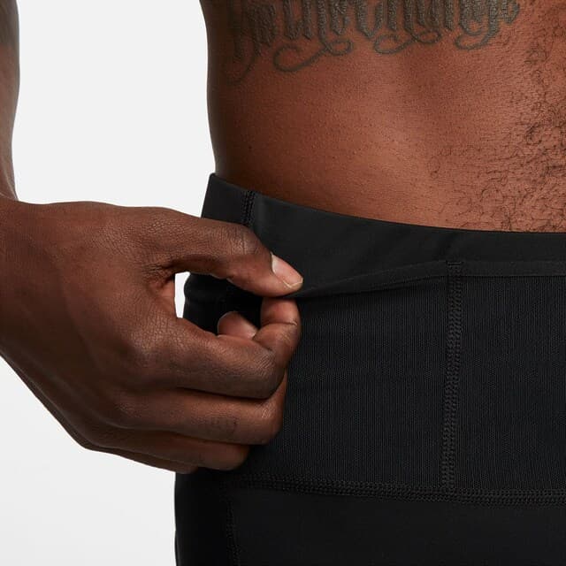 Detalle de Nike Trail Dri-FIT Lava Loops: mallas de hombre para correr por senderos con bolsillos