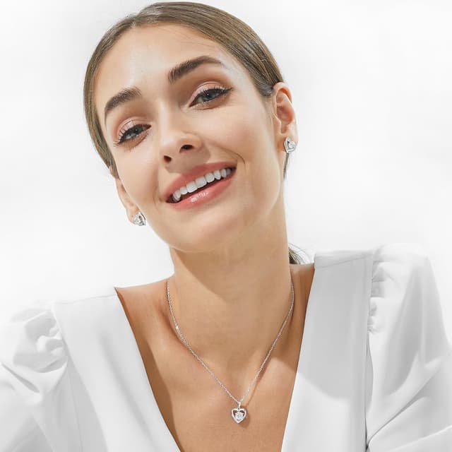 Detalle de MomentWish Damen-Halskette aus 925 Silber mit Herz-Anhänger und Moissaniten (1–2 Karat)