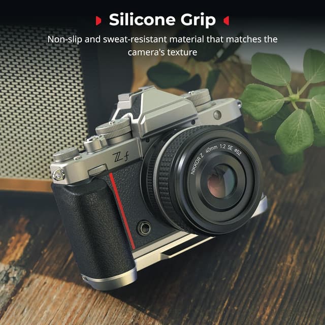 Detalle 2 de SMALLRIG poignée en silicone en forme de L 5706 pour Nikon Z f (plaque Arca intégrée + œillet pour dragonne)