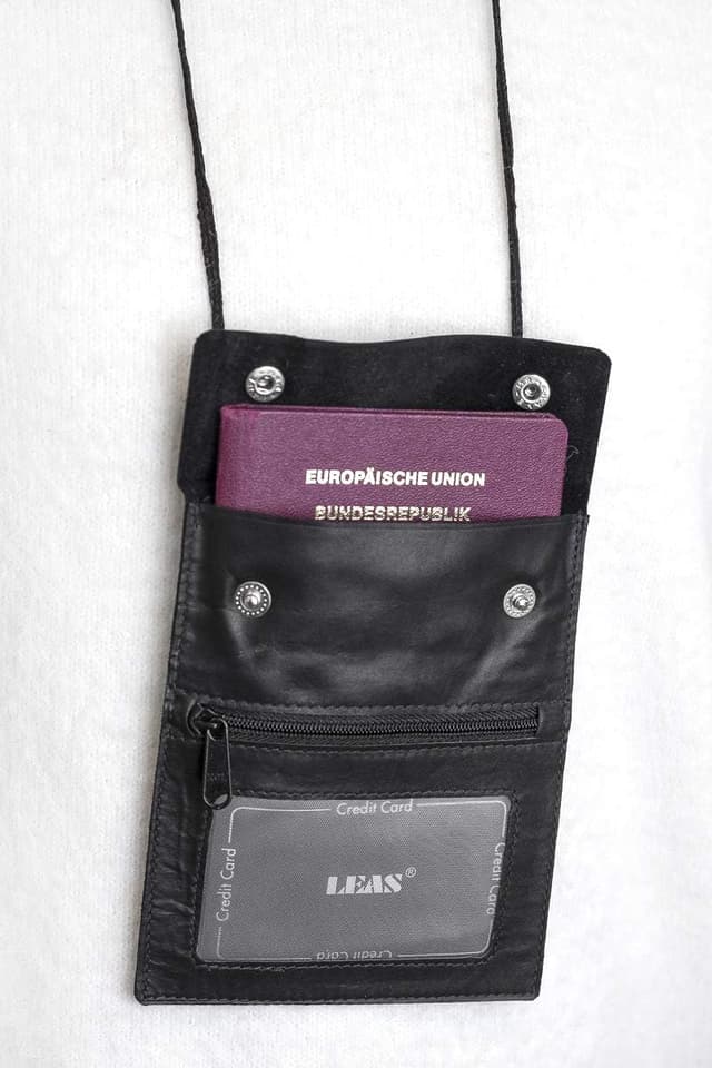 Thumbnail 6 de LEAS Brustbeutel aus Echt-Leder (schwarz) – Travel-Line für Reiseausweise, Karten & Wertsachen